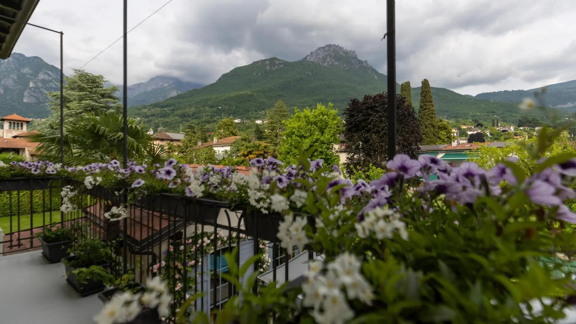 Apartment Maji Como Lake Mandello del Lario